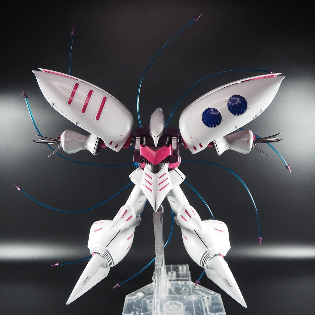 ファンネルの脱着ギミックがあるのに飾れないのは勿体ないという事でファンネルエフェクトも新規に作成より迫力が増した展示が可能に