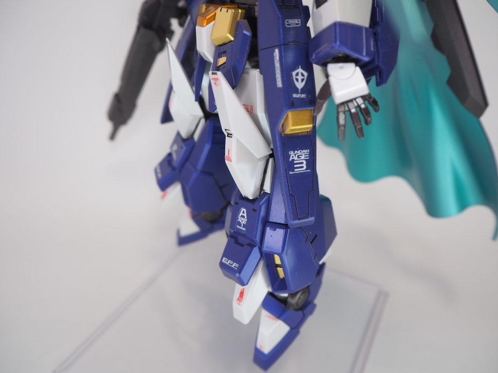 AGEのデカールが秋葉原で半額で販売されていたので、足と腰のアーマーにAGE1〜FXまでのマーキングをしてみました!