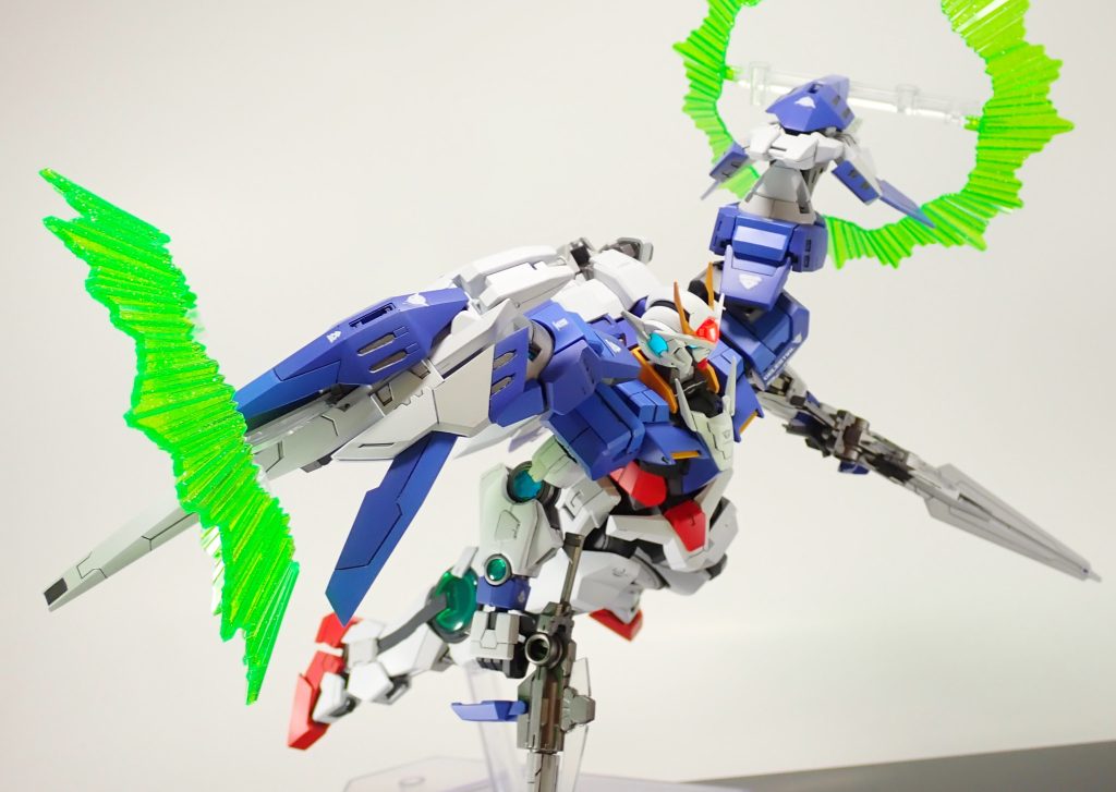 エフェクトパーツはダブルオースカイメビウスから流用しました。取り付けはフィギュアライズエフェクトのジョイントパーツを加工しています。