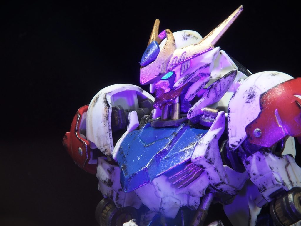 黄緑は蛍光塗料で塗ったのでブラックライトで光ります