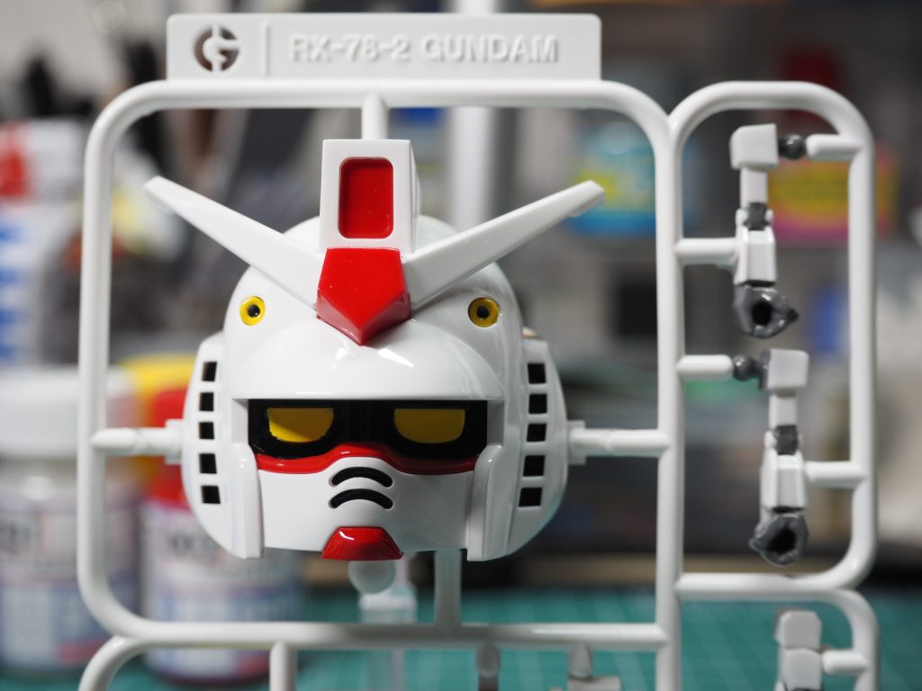 パーツによる色分けの他に腕パーツは筆塗りしてます