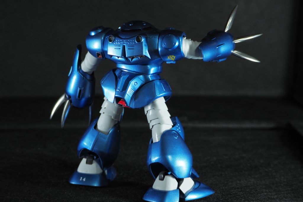 デカールは少なめに。