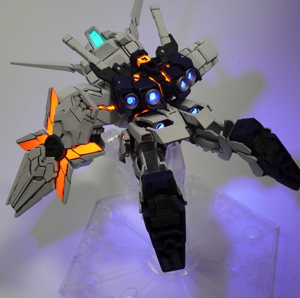 SDEXスタンダード ユニコーンガンダム　塗装ガイドC＝Mr.カラー　H＝水性ホビーカラーG＝ガイアノーツ　T＝タミヤエナメル■ホワイト、ブルー、イエロー、グレー部H説明書カラーガイドの調色■サイコフレーム部Cウィノーブラック→Cスーパーファインシルバー→G蛍光レッド→Cスーパークリアー■ツインアイ、センサー部Cウィノーブラック→Cスーパーファインシルバー→G蛍光グリーン→Cスーパークリアー■バックパック、腰部、バーニア部Cウィノーブラック→CスーパーファインシルバーG蛍光クリアー→Cスーパークリアー■スミ入れTスミ入れ塗料　ブラック■部分塗装Tエナメル　クロームシルバー■トップコート水性ホビーカラー塗装部Hつや消しUVカットスムースクリアー■下地サーフェイサーC1200グレーサーフェイサーH1200グレーサーフェイサー■施工箇所全パーツヤスリがけ、表面処理スジボリ掘り直し