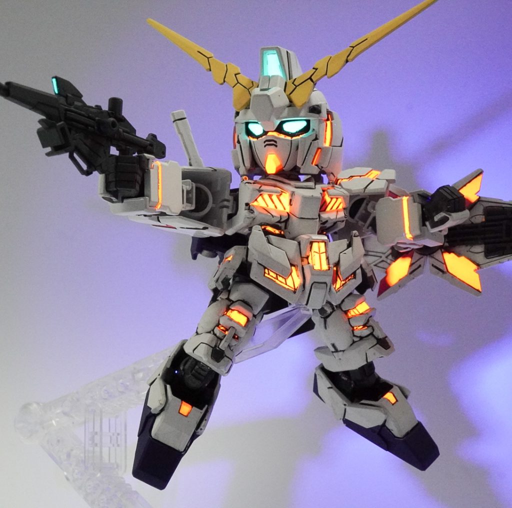 ツインアイ、センサー部は、ガイア蛍光グリーンで塗装。