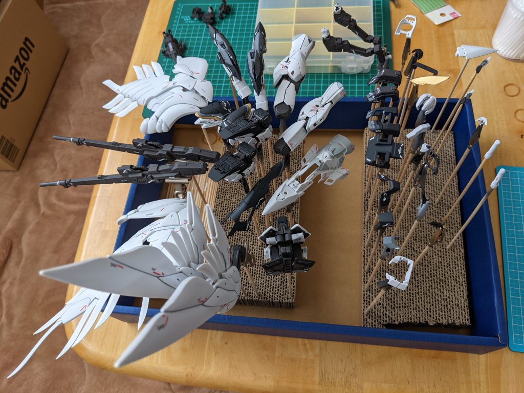 トップコートの乾燥中。バインダーの持ち手が外れたりしないか不安でいっぱいです😰