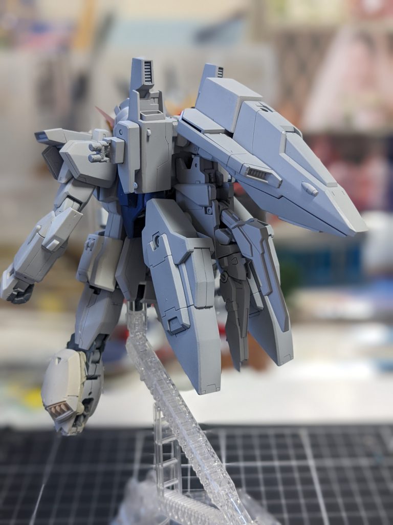ガンダムMkー2との合体時は機首を分離せず、このように機首を折り畳む感じで合体します。Oライザーとダブルオーガンダムの合体をイメージして制作しました。※この可変ギミックを仕込むのが非常に難しくデザインとの両立に難儀しました。