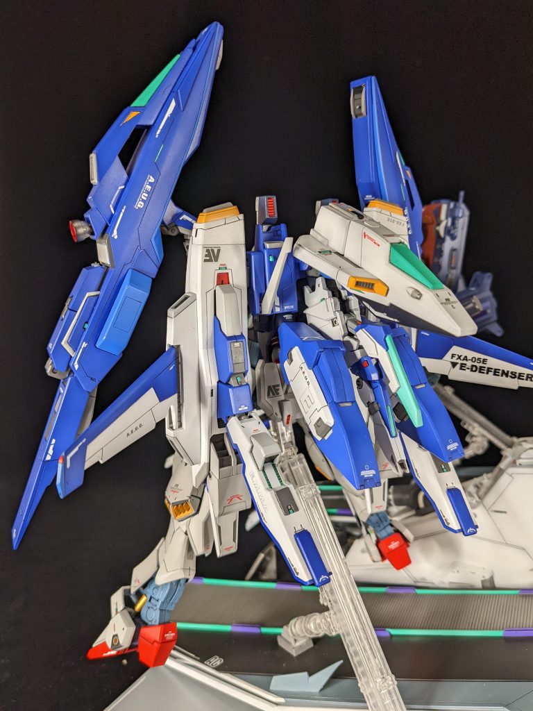 スーパーガンダムEMMAのバックショット。ちょっとボリュームがありすぎますが・・・。変形機構も含め自分的には非常に満足のいく形に落ち着いてくれました。