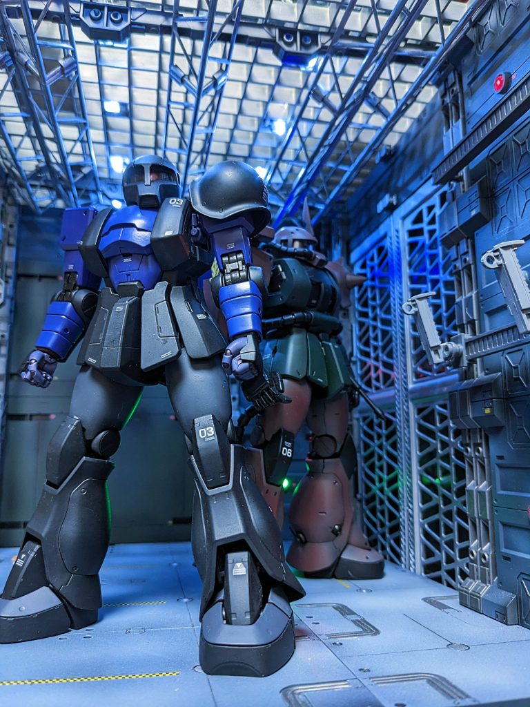 関節軸が全然違うので、地味に手間がかかっています…