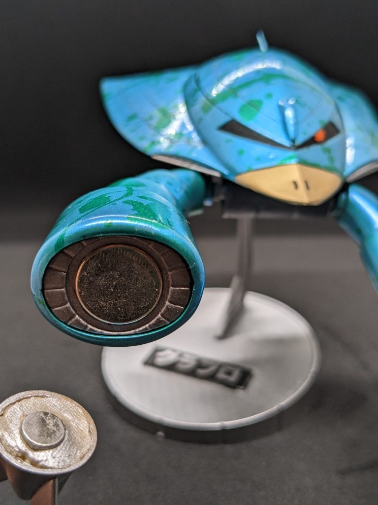 アームの先端は磁石を仕込んで後ハメできるようにしました。