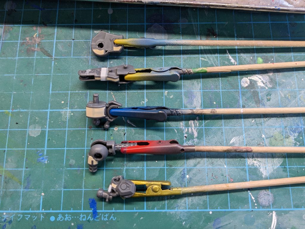 肉抜き穴をパテ埋めた箇所。かなり手間がかかって大変でした。エスカッシャンの裏側もパテ埋め、プラ板でディテールアップしようと思いましたがモチベーションが持たずに断念