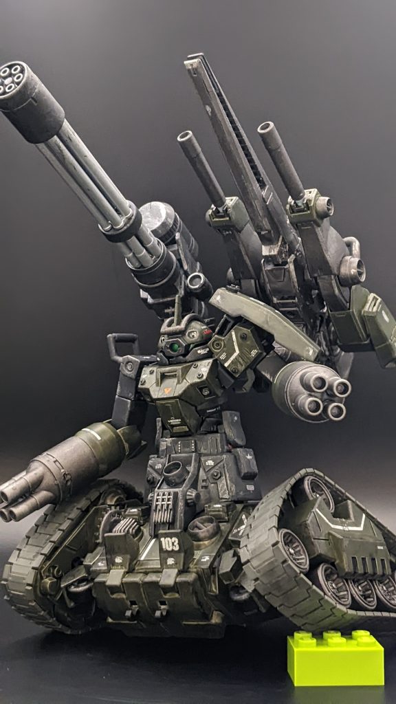 キャタピラ部はワイド化して少し可動できるようにしました！