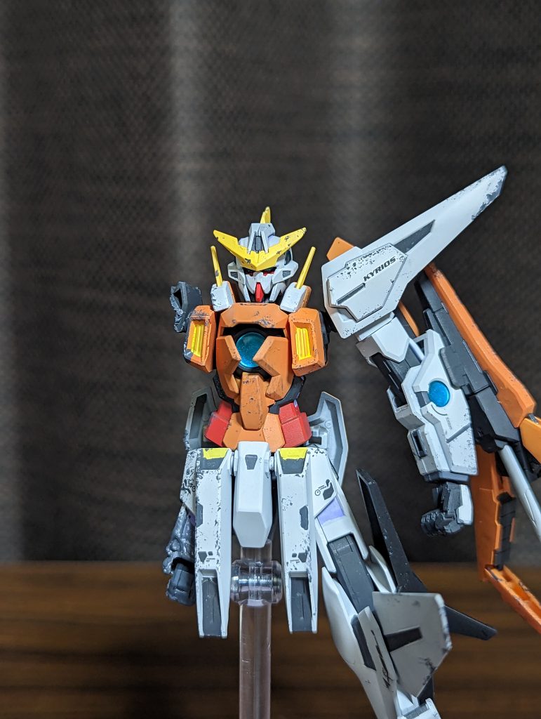 GNコンデンサーはガンダムマーカーの「シャインシルバー」を裏から塗り表をガイアノーツの「蛍光ブルーグリーン」で塗ってます。これマジでオススメです!!