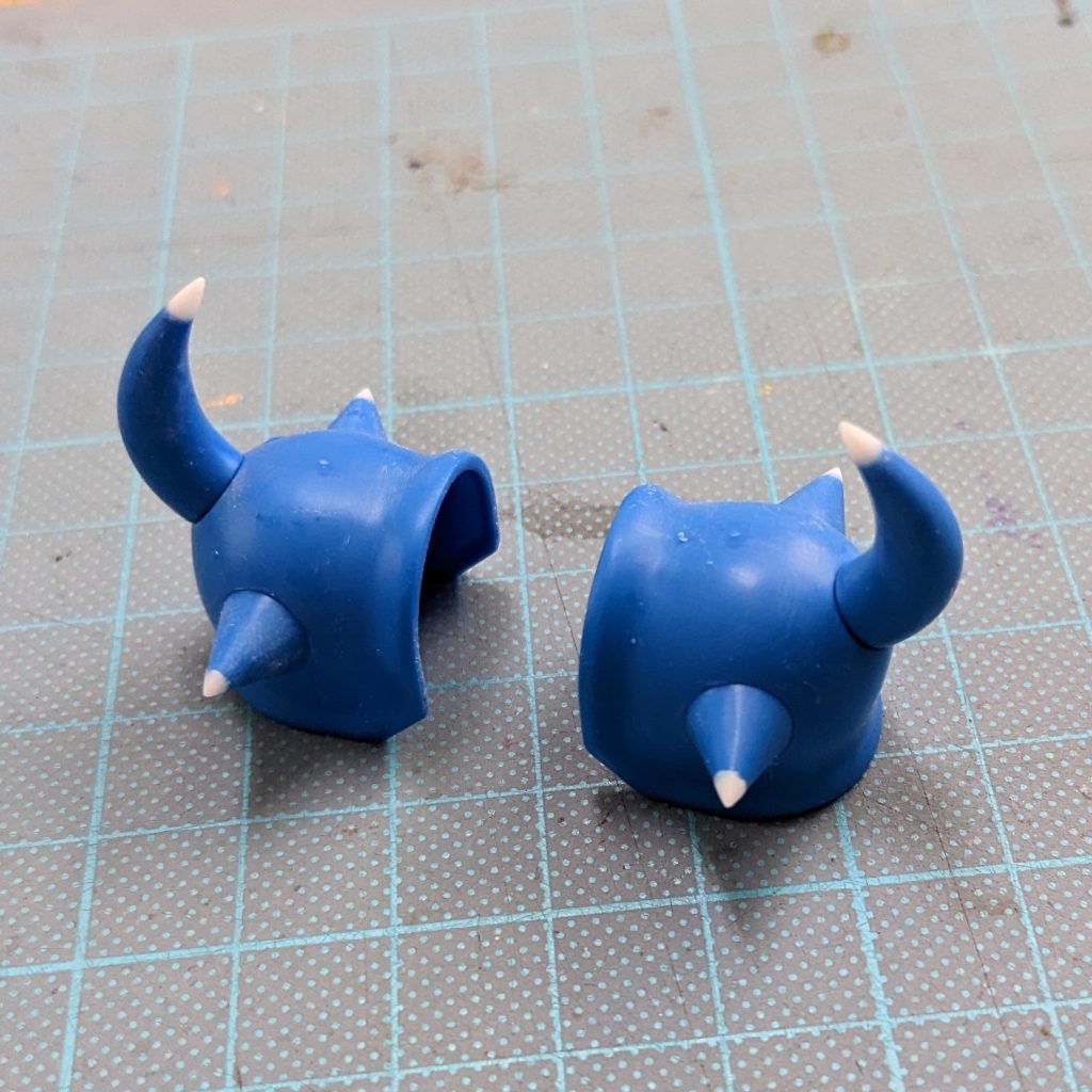 スパイクの先端をプラ棒で延長して、削り込んで尖らせました。合わせ目も消してます。