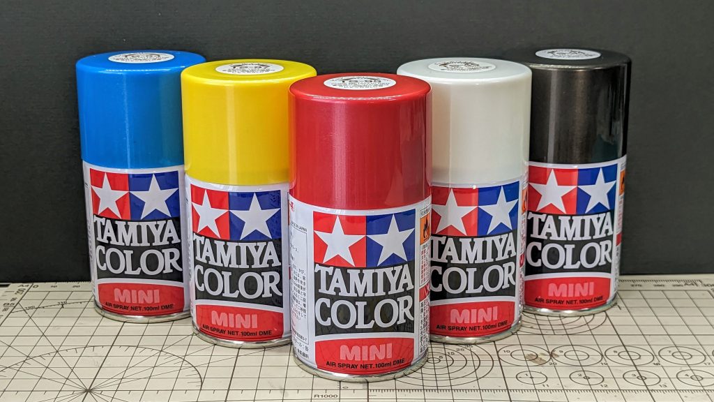 塗装はタミヤの缶スプレーでランナーごと一気に塗装。準備、片付けの手間が少ないので気楽に作業出来ました！