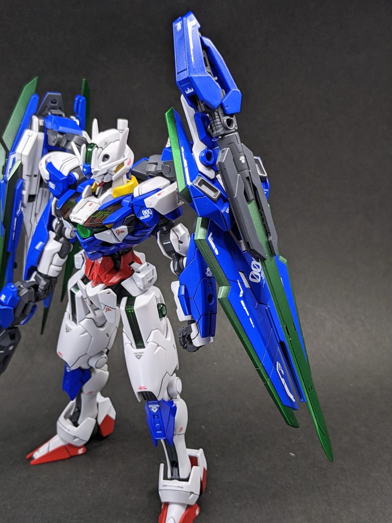 GNソードVはエスカッシャンに懸架可能