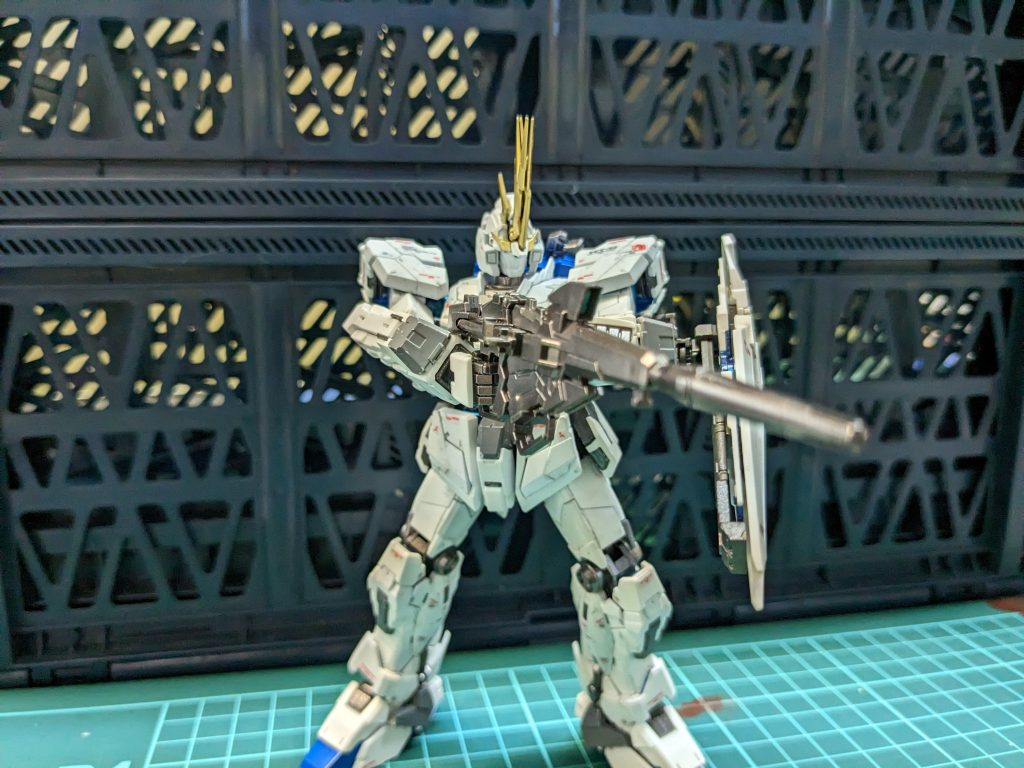 ビームマグナムを構えて。