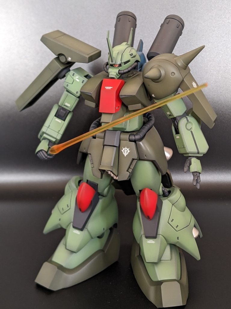 ダクトの形状も変えてみました鋭くなってますサーベルはほかキットからクリアーパーツを強奪