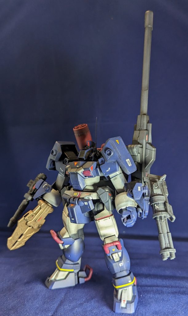 フル装備形態追加武装のガトリングガン、油圧式クローアーム装備。油圧クローは多分モビルクラフト用パーツの流用です。