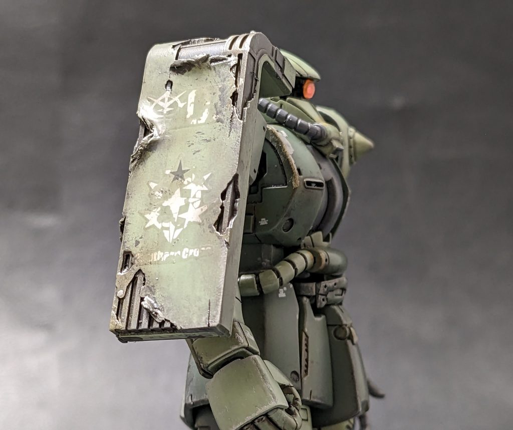 今回はシールドにエポパテで捲れダメージを表現してみました。