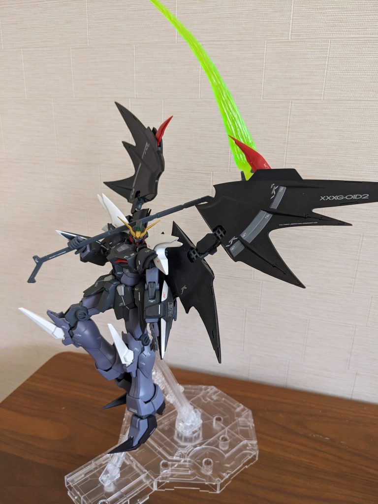 アニメ詳しくないですが、この中二心くすぐる超カッコイイ造形に惚れ惚れしまして、普段買わないmg買いました。この翼？みたいなやつヤバくないですか？