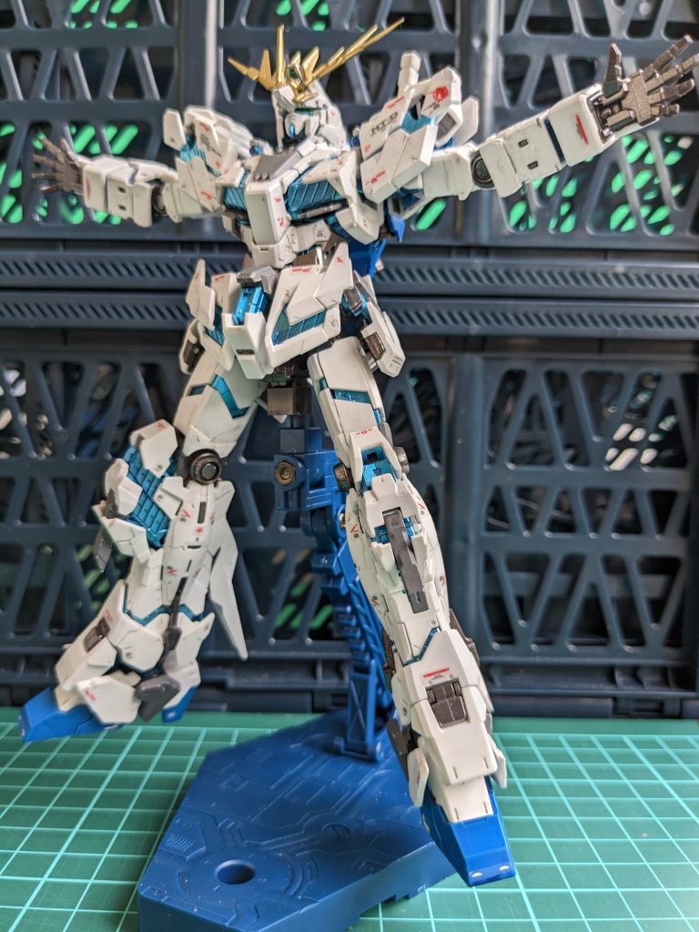 平手と握り拳ついてるのって良いですよね。