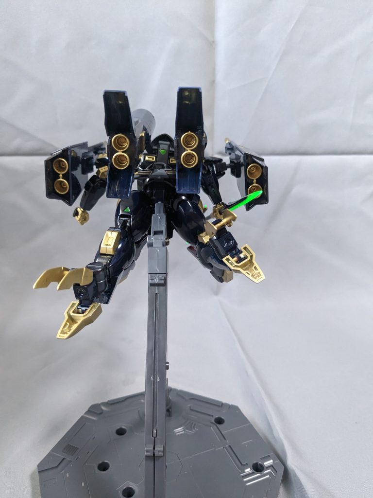 その後、燃料の減ったプロペラントはGUND-ARMとして切り離し、意志拡張AIによる自律機動。斉射開始。