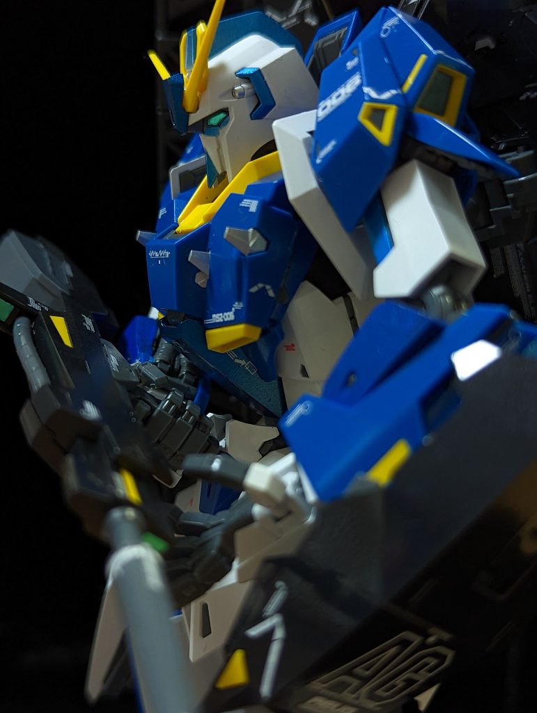 横顔。全体的に作りがシャープでかっこいいです。