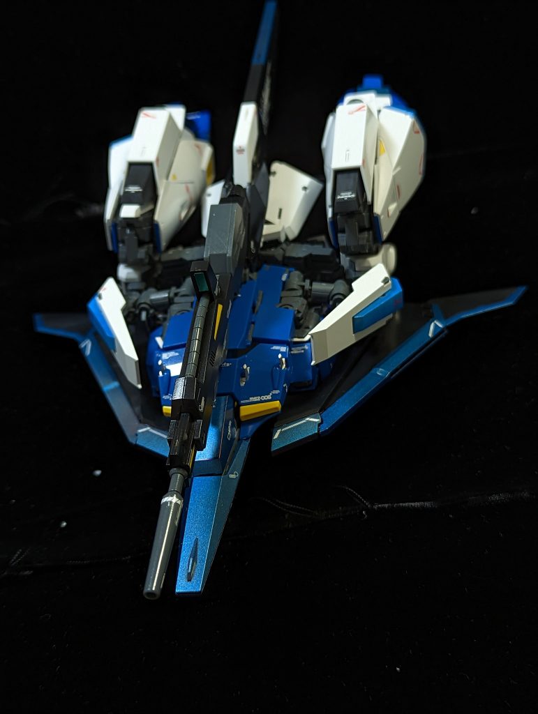 ウェイブライダー形態。変形させるのはなかなか大変ですが（トップコートが甘かったのか、変形させてる最中にデカールがポロポロとれた）、各所にロック機構がありしっかりウェイブライダーの形態を保持できます。