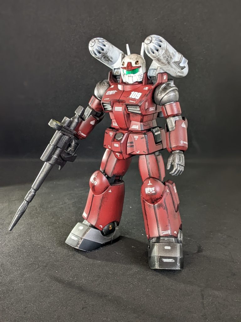 やや左から全体図。ハヤト機を意識してスプレーミサイルランチャーを装着。