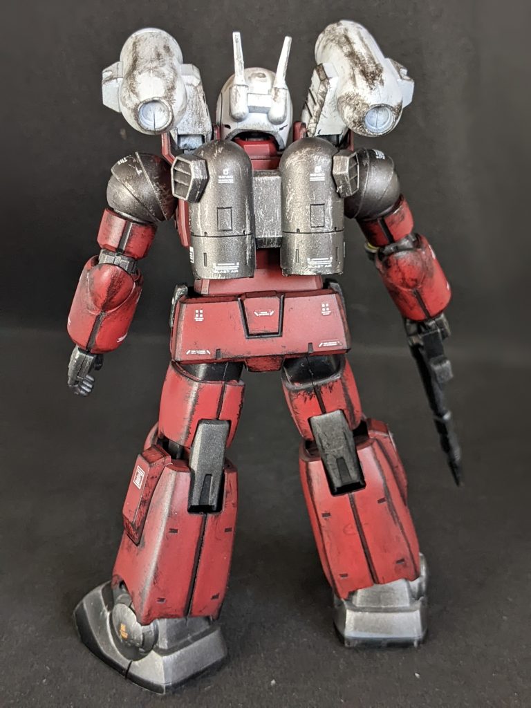 バックショット。基本段落ちモールドになっているので頭部、膝と肘、バックパック部分だけ合わせ目処理しております。