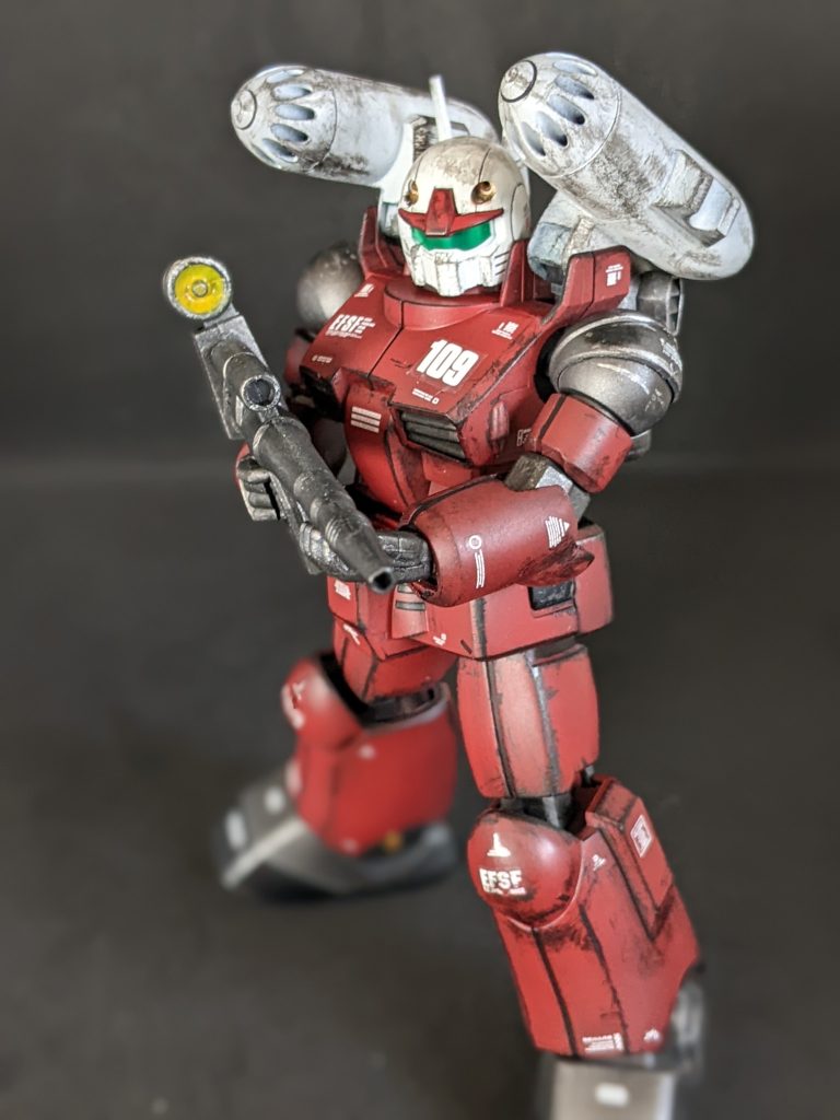 ポージング。現状、自分の作風が迷走しておりまして、本来はキレイに仕上げてカトキ風を目指してたのですが、エコプラだから色々やってみようと思いドライブラシ入れてみたりしてます。