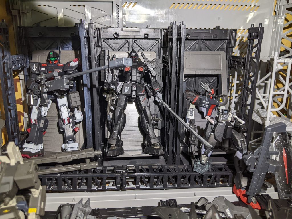 左からジムスパイラル、エターナル、サヴェジで、サヴェジは分離状態にしてます。