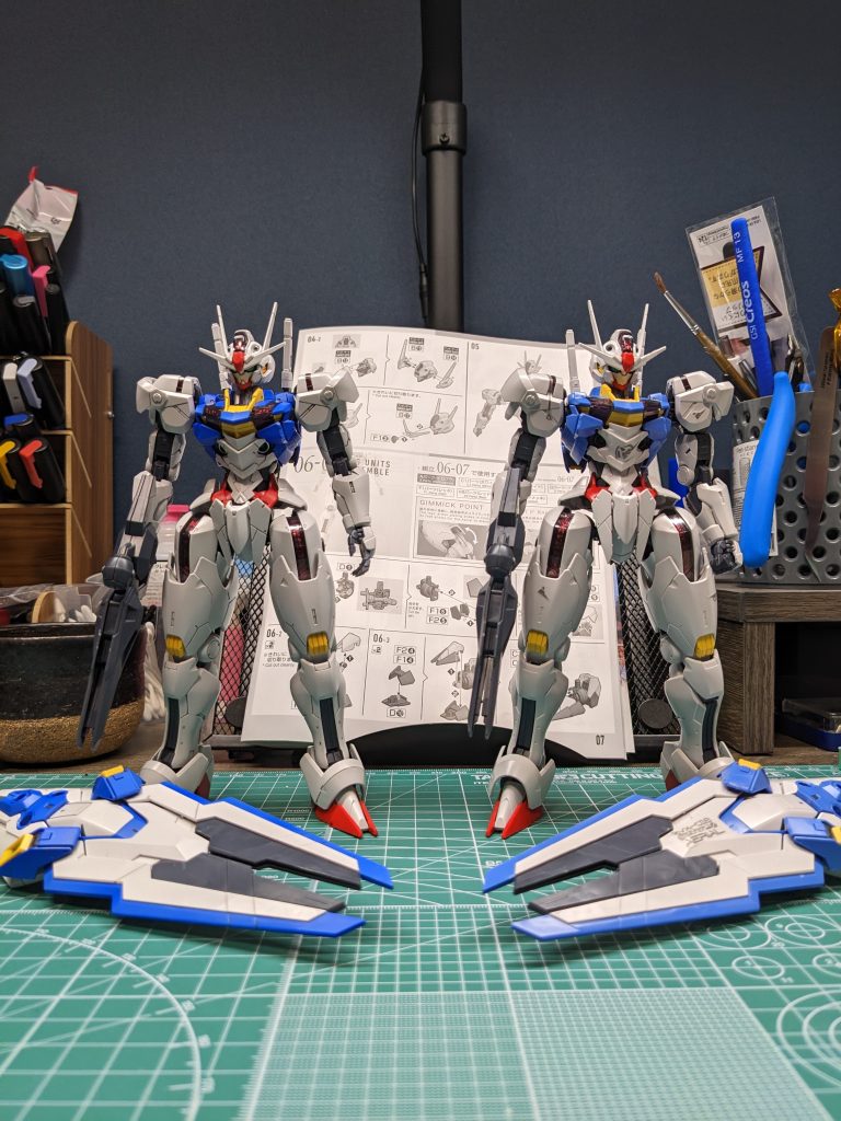 息子の素組みとの比較。ウルトラマリンブルーは深い青という感じで凄く良い色です。少々値がはりますがオススメです👍