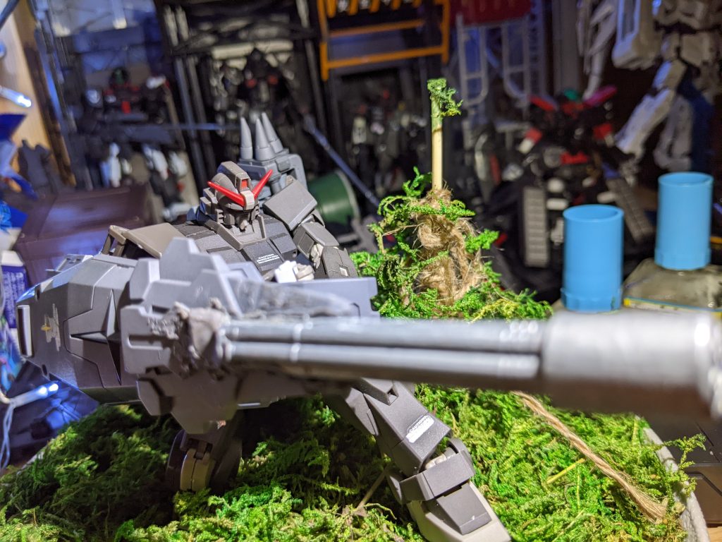 背部サブアームからガトリングユニットを装備。ここの装備方法などが変更点ですね。