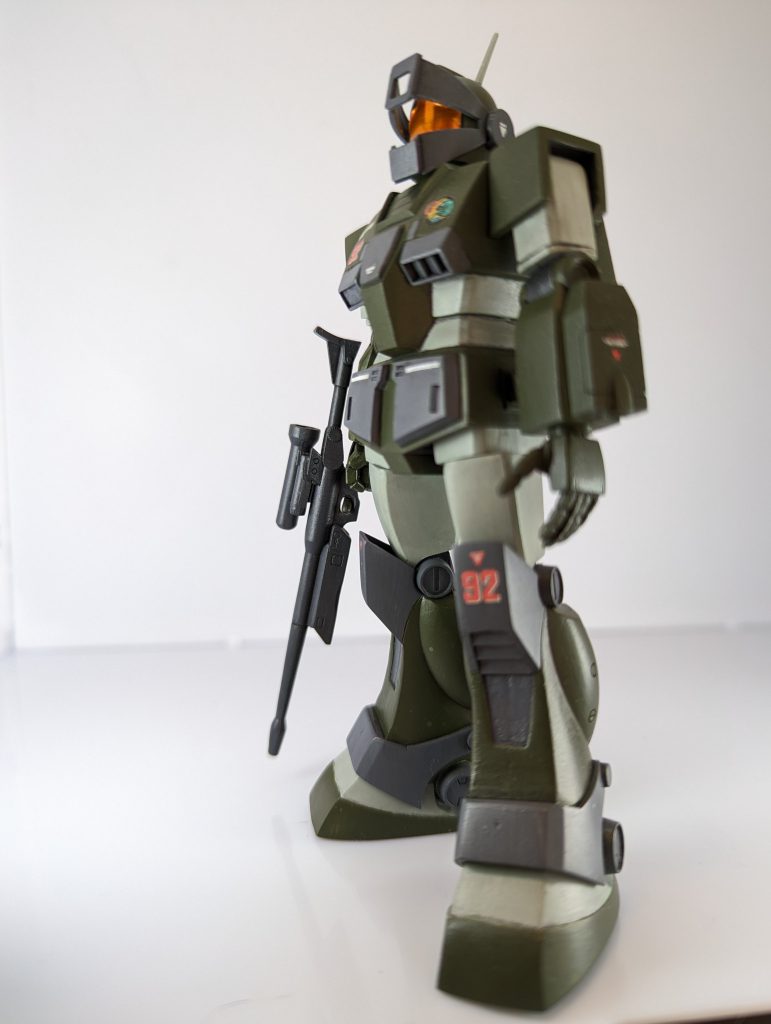 関節は動きますが、木工ボンドで軽くとめてあるのでポーズつけられなかった。しかし足が開くだけで自分的には大満足でした。