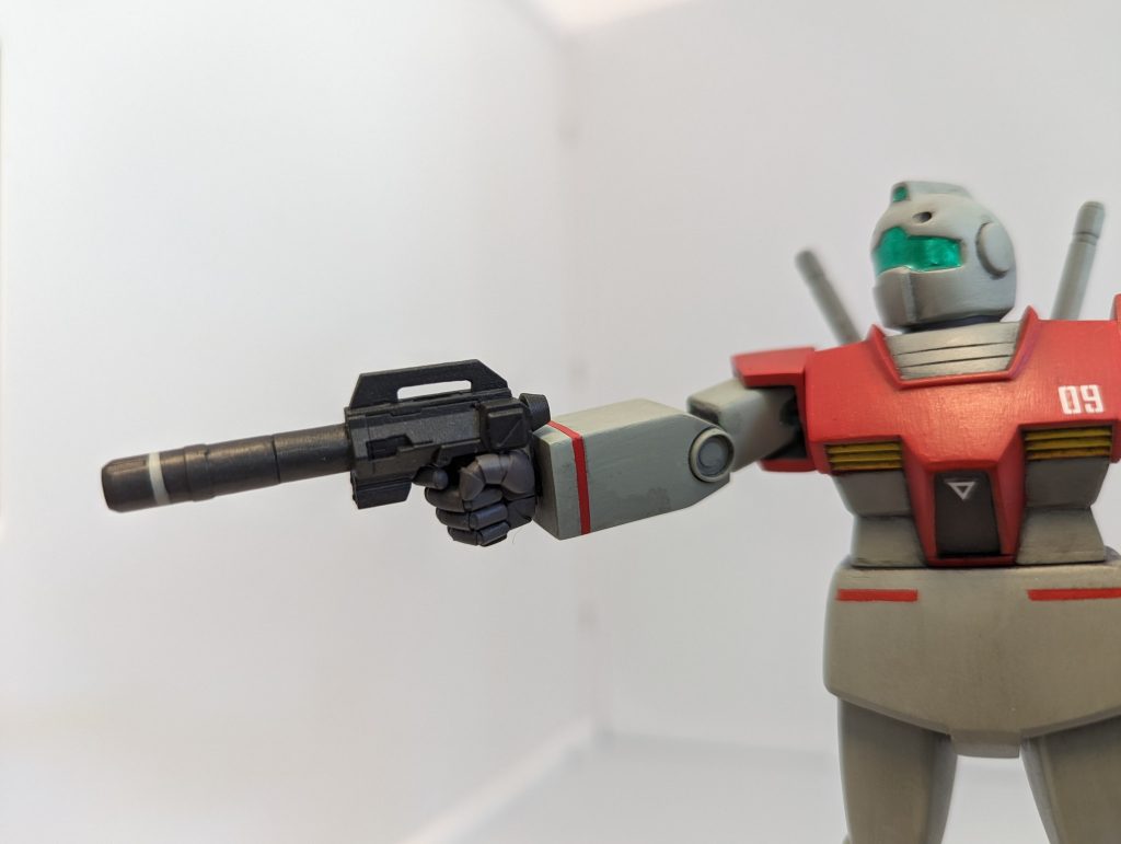 武器はライトアーマーのライフルを参考に、30mmシヴェルノヴァのガンとビームスプレーガンをミキシング、砲身はブラパイプで伸ばしています。