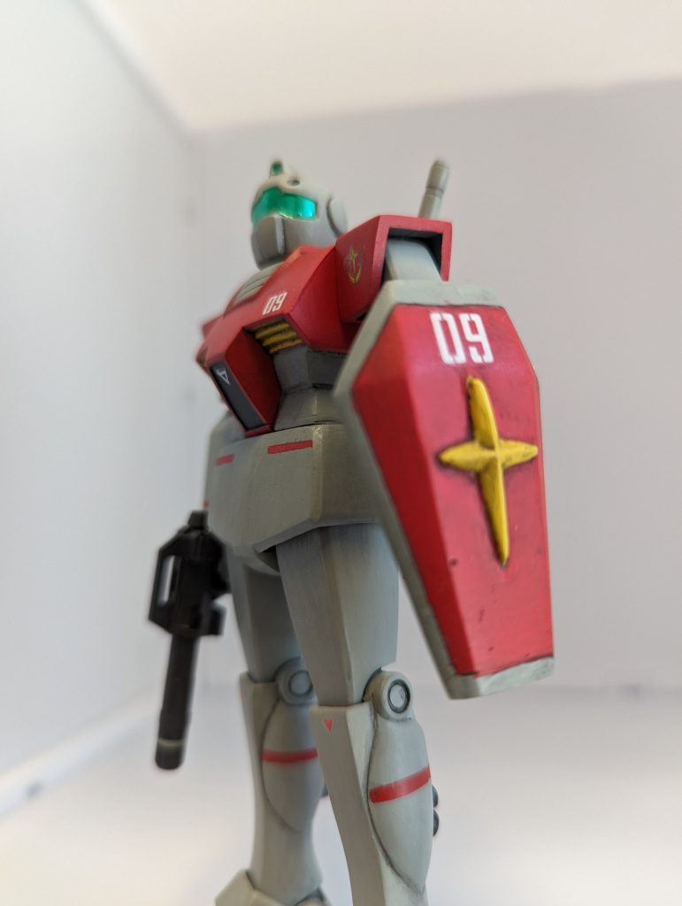 でかいシールドは邪魔だろうと、小型化しました。本体短くして、マーク切り取って、のぞき穴埋めてと、一番手間がかかっています。