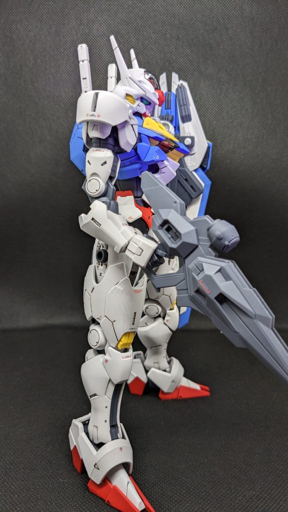 目とメッキ部分を蛍光カラーでぬったのですが写真技術が足りないためうまく写真ではとれませんでした😂