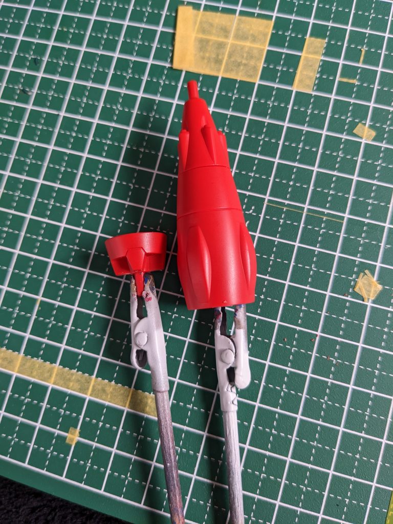 珍しく残してたシリーズぶった切ったところ左のやつを全体白でばーっと。白サフで。