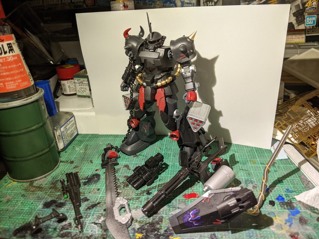 背景をいつものに戻りまして武装紹介大型ヒートソード シールドガトリング腕部バルカン砲 75mm実体弾ライフル脚部ミサイルポッド スタンアンカー