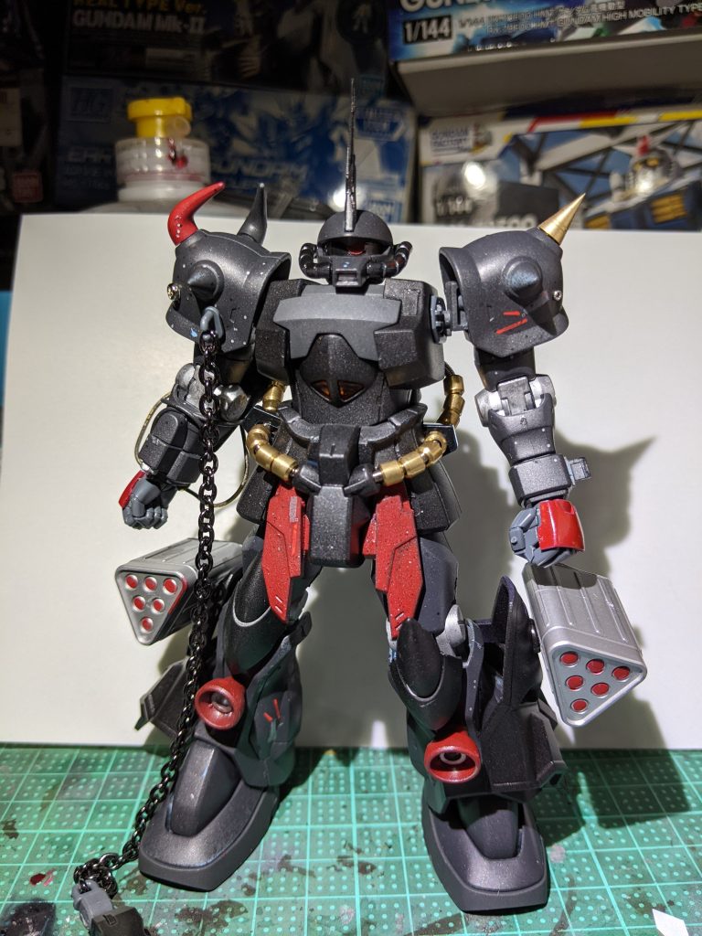 正面 動力パイプを変えてるのでリアル&挿し色がいい味出してます。