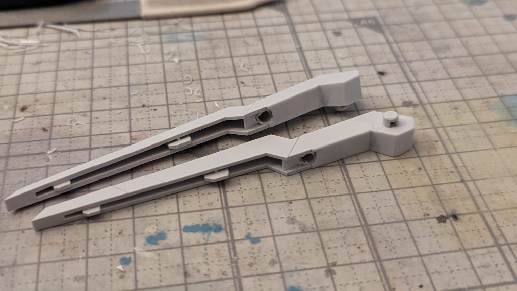 ちなみに制作なのですが、他所で散々語られてるようにプロポーションはバッチリで直すトコロは殆ど無いように見えるのですが。一部ビットの肉抜き穴?が確かに気にはなるので、ソコだけ簡易的に埋めてます。