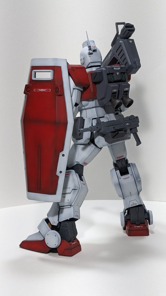 マシンガンは、マグネットを仕込んで脱着出来るようにしました。盾は通常タイプに変更しました。