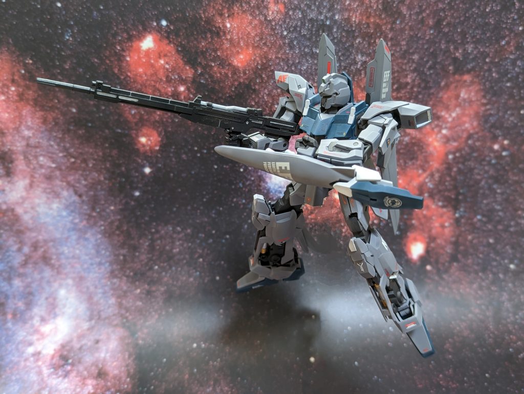 消しゴムマジックでディスプレイスタンド消してます。