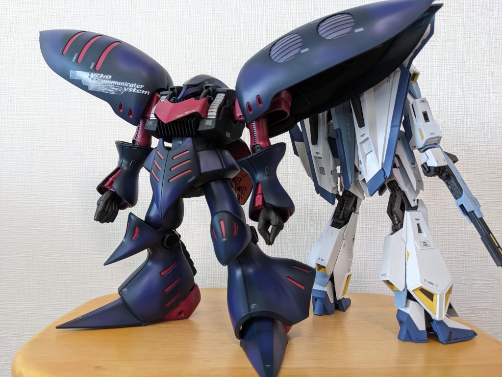 自然光にてゼータガンダムver.kaと揃い踏み。 