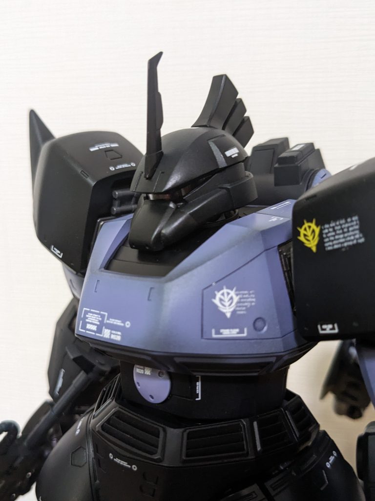 アップショット。マーキングは全てデカールです。自作のデカールも一部使用しています。黒い機体にホワイトのマーキングがとても映えます。