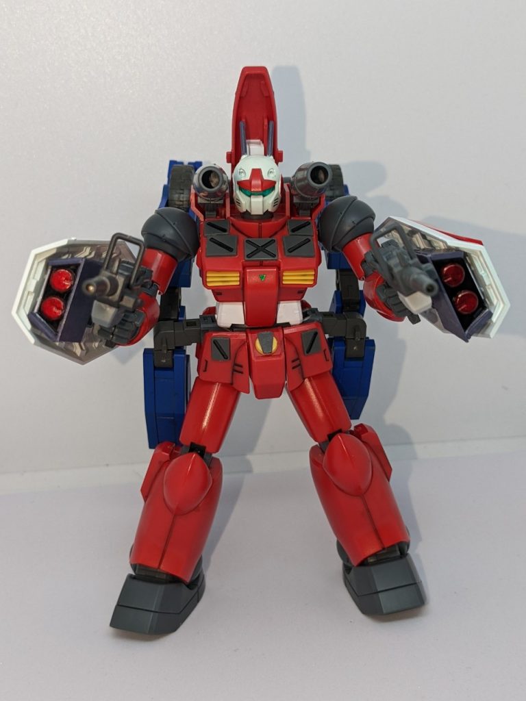 通常のMS形態。オマケ程度ですが胸部装甲を強化、武装は通常のガンキャノンの240mm低反動キャノン砲、ビームライフルは外し両手に105ミリマシンガン、それと両手にシールドを装備しシールドの裏側にはミサイルを装備しました。ミサイルはプラ板で作成です。