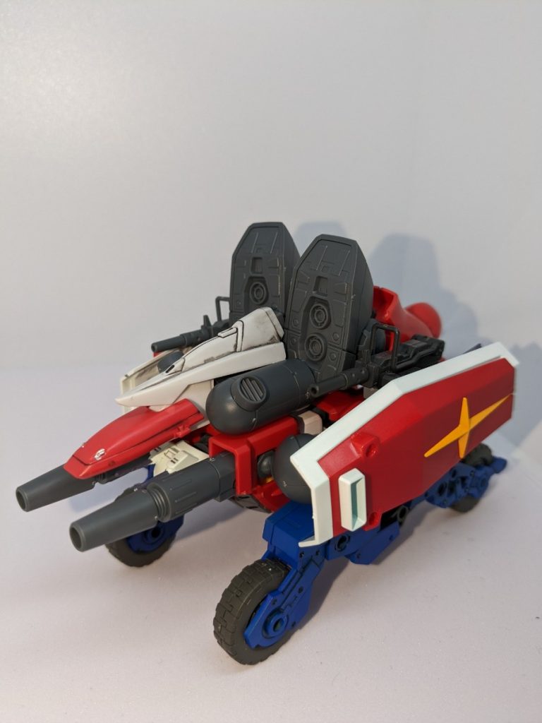 可変2、強襲形態タンクモードです。全高はさらに低くなり、さらに空気抵抗も減ったことで最高速度が出せます。ただし飛んだり跳ねたりはは出来ないですね。