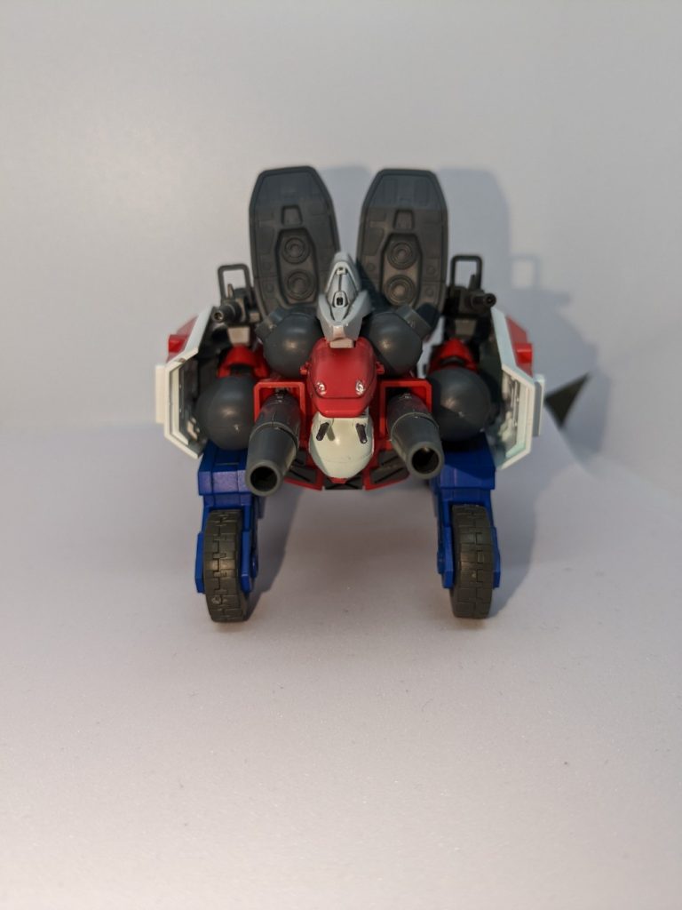 真正面からです。機首のバルカンに105ミリマシンガン、240ミリキャノンによる攻撃が可能です