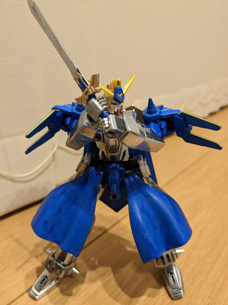 約束された勝利の剣（エクスカリバー）関節よく動きますね！この構えも余裕でした。ジャスティスナイトの剣を加工し、エクスカリバーっぽく仕上げました。